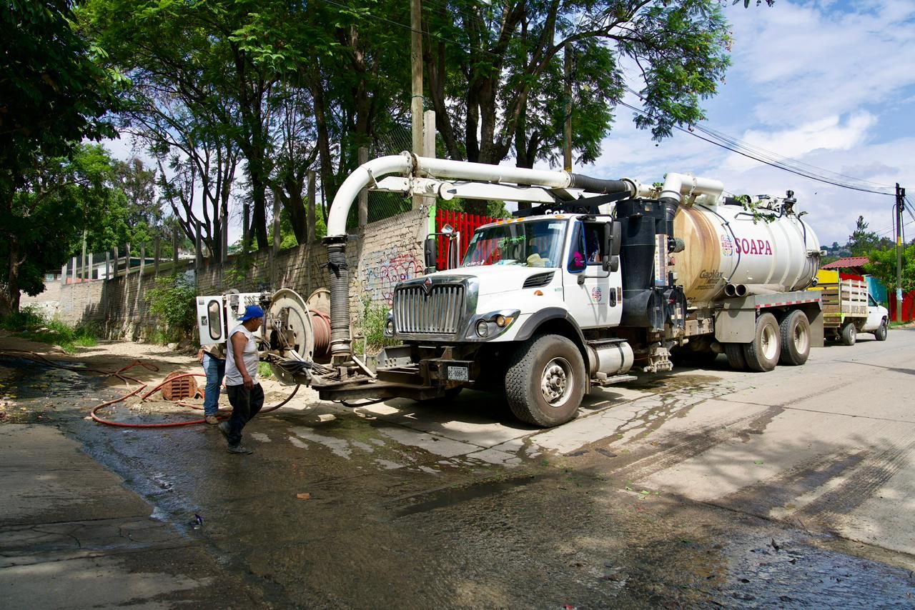 🚚 *DESAZOLVAN CEABIEN Y SOAPA DRENAJE SANITARIO EN LA COLONIA DEL MAESTRO, OAXACA DE JUÁREZ* ✅
